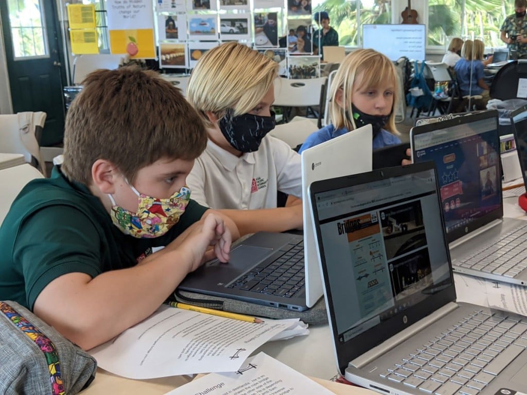 Asia Pacific International School Kids On Computers Courtesy Of Apis