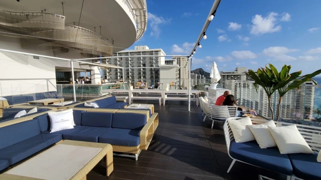 Outdoor Dining at Sky Waikiki